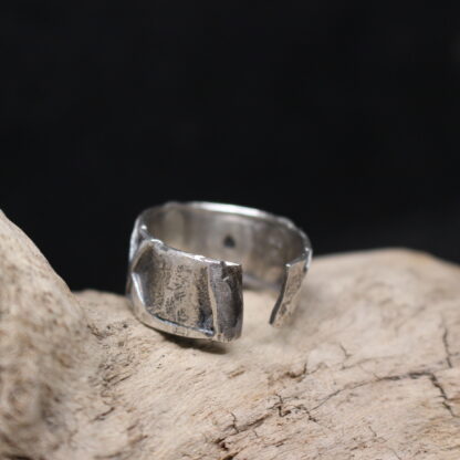 Oceans Inside- Solid Rustic Fine Silver Ring (Labradorite Gemstone) - Image 4